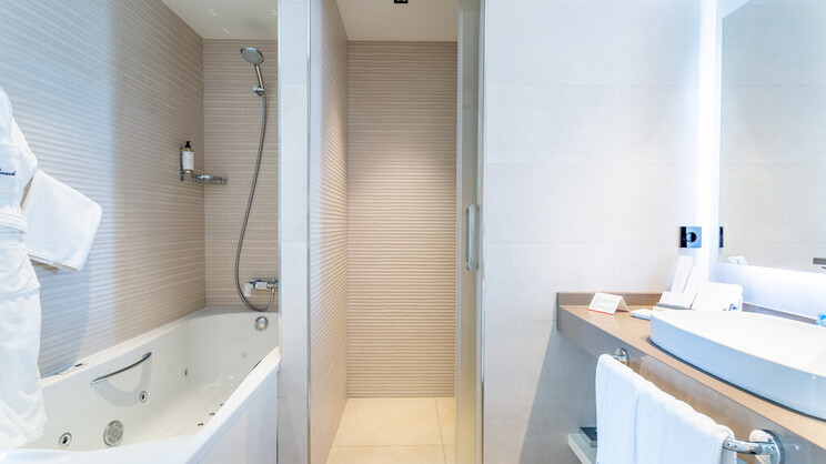 Pool View Junior Suite 